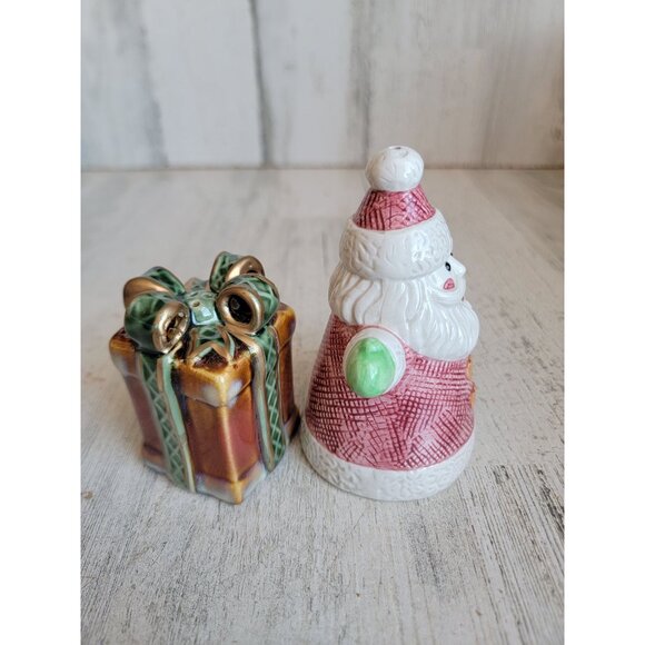 Santa‎ Claus present salt pepper shaker ceramic vintage xmas set - Picture 2 of 5